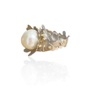 Caperata Pearl Ring with 18ct yellow gold
