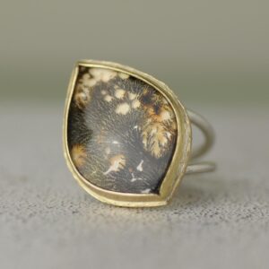 River Agate Ring Set in Mother of Pearl