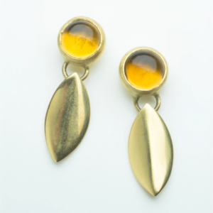 Lily Earrings With Citrine in Yellow Gold