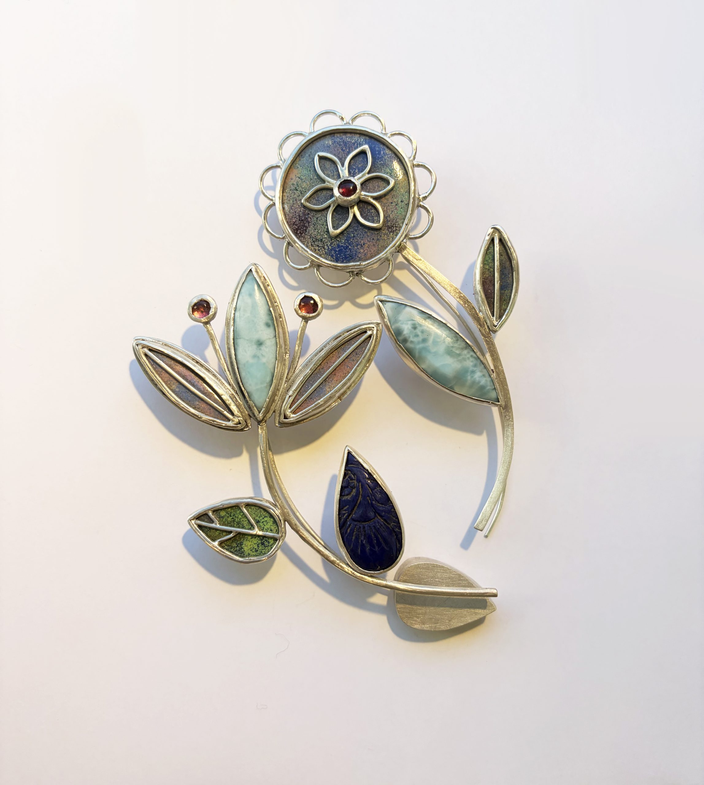 Lilly brooch - Image 2